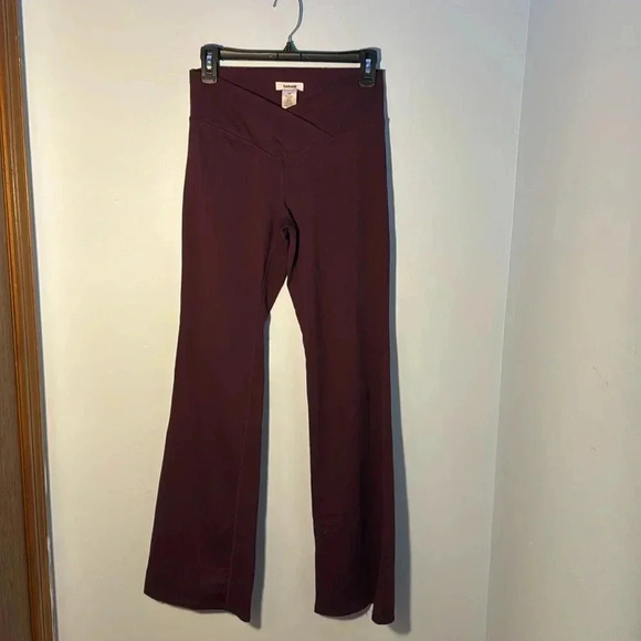 CROSS-OVER FLARE LEGGINGS - Picture 1 of 4